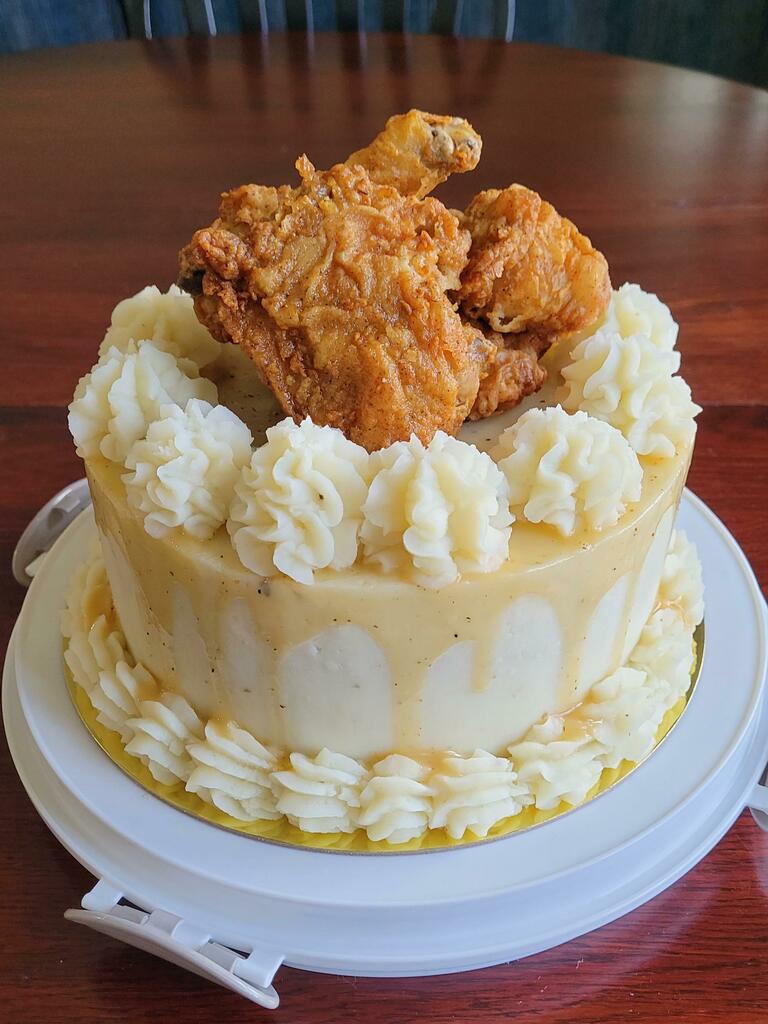 foodietechlab's tweet photo. [Homemade] mashed potato cornbread cake with fried chicken #viral #trending #foodie #foodblogger #foodphotography #ff #tbt #ico https://t.co/xSeDum6vmx