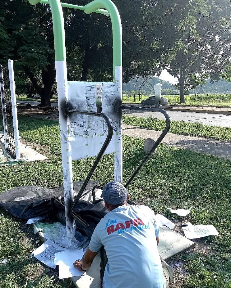 Miren como estamos recuperando las máquinas de ejercicios saludables en el Parque Las Ballenas esto es tan solo una parte de la transformación total que le daremos a este espacio recreativo y de esparcimiento para la familia maracayera. Un Solo Gobierno junto Gob. <a href="/R_MarcoTorres/">Rodolfo Marco Torres</a>