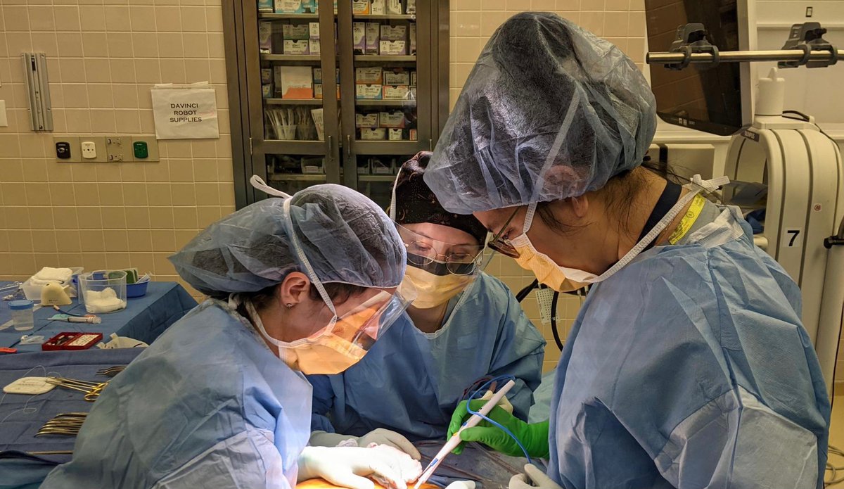 Operating with friends is so much fun! 

<a href="/YaleSurgRes/">Yale Surgical Residency</a>