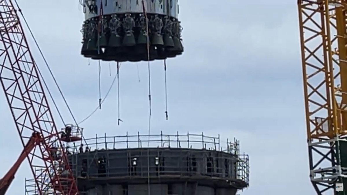 29 #Raptors hanging in the air - looking for somewhere to touchdown. Happening now in Boca Chica #B4 booster being lifted to the orbital launch platform @spacex #starship - thanks to @obetraveller live stream