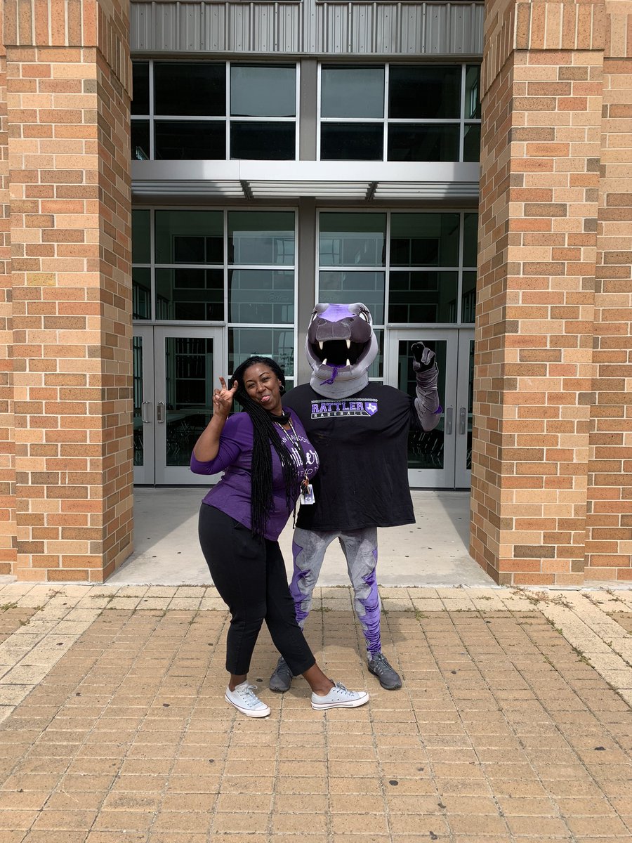 Woooohooooo!!!! Look who stopped by <a href="/SMHS_SMCISD/">San Marcos High School</a> today!!! He’ll join us at Freshman Orientation tomorrow and I’m ecstatic!!!! Don’t forget: check-in starts at 1PM🐍⬆️…LET’S GOOO!