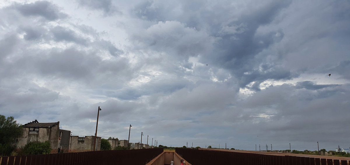 DAngelvy's tweet photo. #cielfi #cielfiducoin Mémorial de Rivesaltes, 15h, bien avant que le bleu prédomine...du bleu, du bleu, rien que du bleu et du chaud, demain @Armelle_Le_Gall https://t.co/mQ3W66fNpl