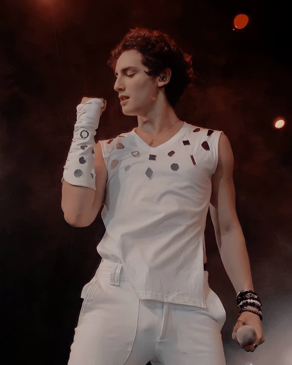 AristemoTeorias's tweet photo. @NickelodeonLA @mailomarcos @RiccardoFrasca3 @jsebasmusic @juliopfernandex Acá fotito del dueño de des blimp <3

#KCAMexico #EmiloOsorio https://t.co/vBPlKCQxYK