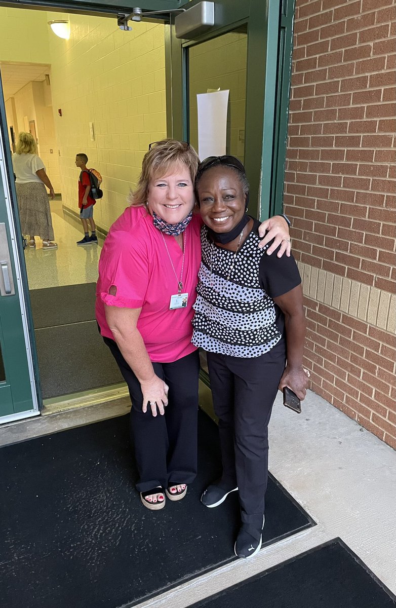 It takes everyone working together to create EXCELLENCE for our students!  Thank you to our community and districts volunteers!  You made today a great 1st Day for our Mustangs!  #GSCS1stDay <a href="/mc_garvin/">Misty Garvin, Ed.S.</a> <a href="/DrForehand/">Michael Forehand, Ed.D.</a> <a href="/juliesteele123/">Julie Steele</a> <a href="/AnissaLAndrews/">180 Days of Awesome</a> <a href="/stephanidobbins/">Stephanie Dobbins</a> <a href="/CounselorJenna/">Jenna Sullivan</a>