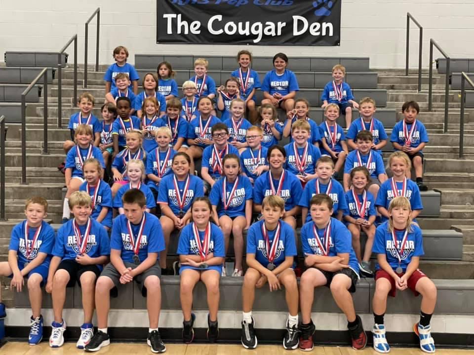 _mdw235's tweet photo. Giving back to the kids who I used to be is one of the joys of the job - we had a great week getting better and getting buckets! What a week! #GBB #HoopCamp @RCoachMills 🔵⚫️⚪️🏀🐾 https://t.co/wLhgj5SROc