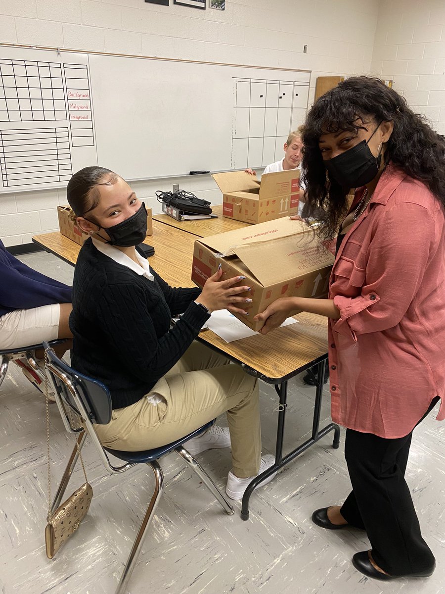 AbramsBianca's tweet photo. Henry County supports our community!!!!!Student services department ensures that all students were prepared for the school year. #Best1stDayEverHCS @henry_sel @EXCELAcademyHCS @wellnessHCS https://t.co/socp3e2d1Z