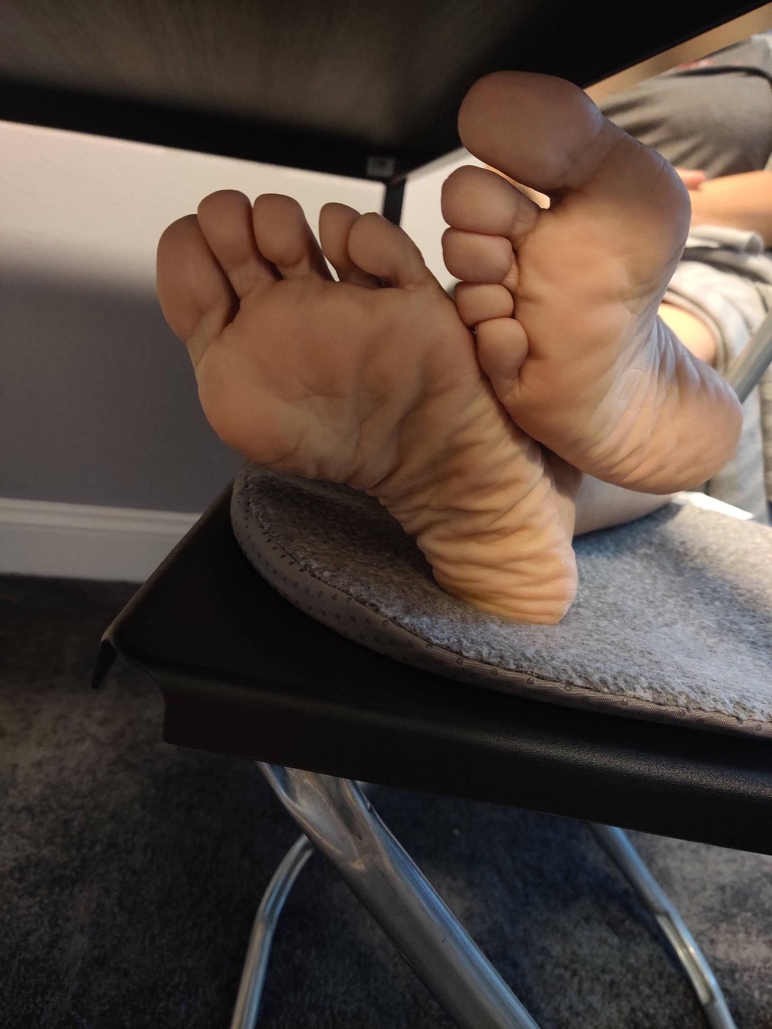 Just_being_Vandra_Vaughn on X: I'm taking Custom video request! Message me  and order yours now! 💜 #feet #soles #joi #fj t.co2nyztN7PZu  X