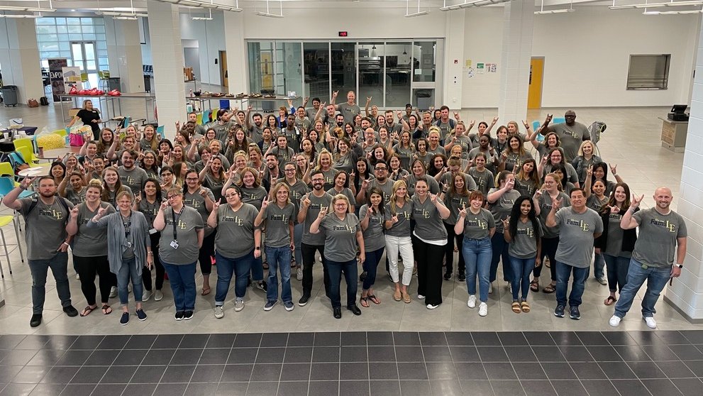 Happy Fall Kick Off 2021 to our New Lobo Educators! Welcome to the famiLE! #LobosLearn #LoboProud @leisd