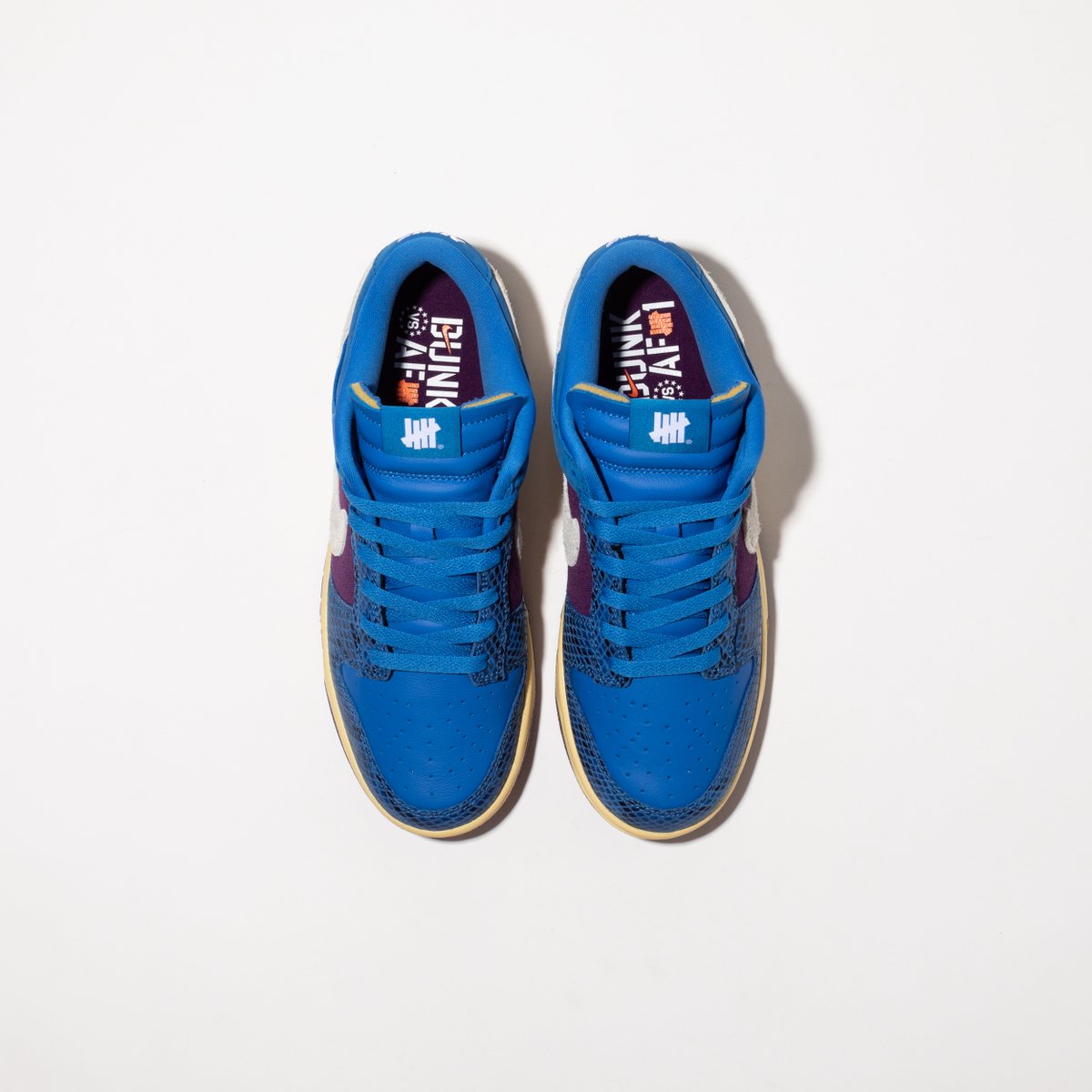 UNDEFEATED x Nike Dunk Low ‘5 On It’

Acknowledging this legendary era for the silhouette while extending its legacy into the future, UNDEFEATED curates a combination of five iconic materials to outfit their latest Dunk Low.

#DunkVsAF1 @nike