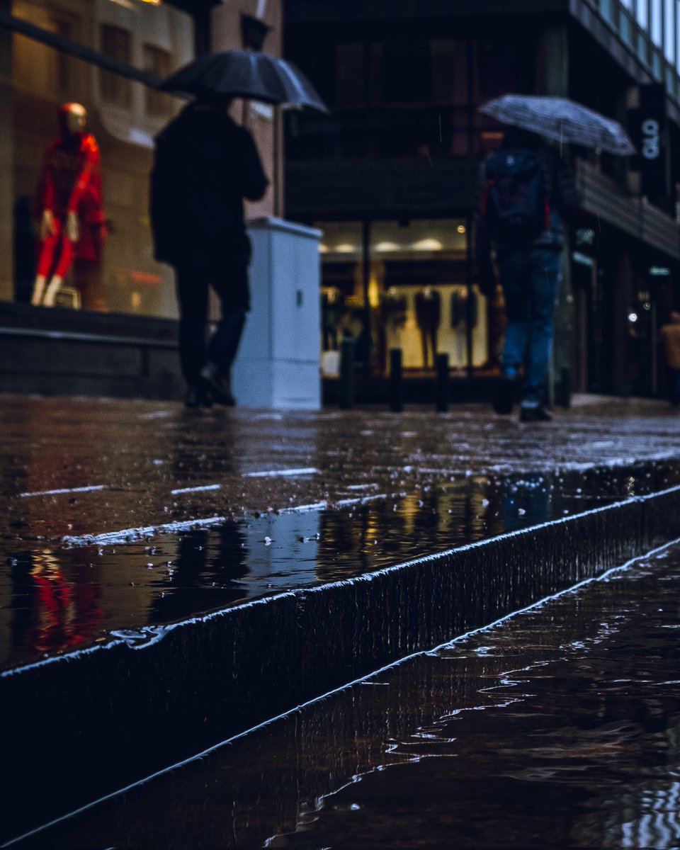 RT @namastestreets: The Umbrella Connection

#streetphotography #urbanphotography #fujifilm #photograghy #Helsinki https://t.co/txKR5ncBeX