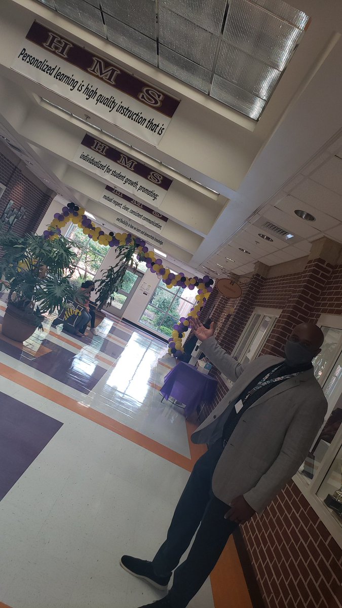 Principal Thornton at Hampton Middle School was bright eyed and ready to receive the Hornets this morning! 
#Best1stDayEverHCS