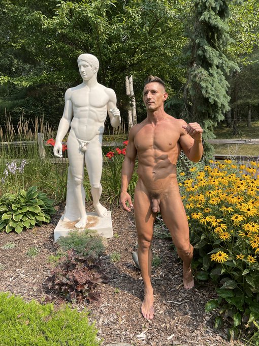 I'm lawn art😋🙈 https://t.co/9P5tUdSuRu<a href="/tag/folsom"class="tags"><span>#folsom</span></a>