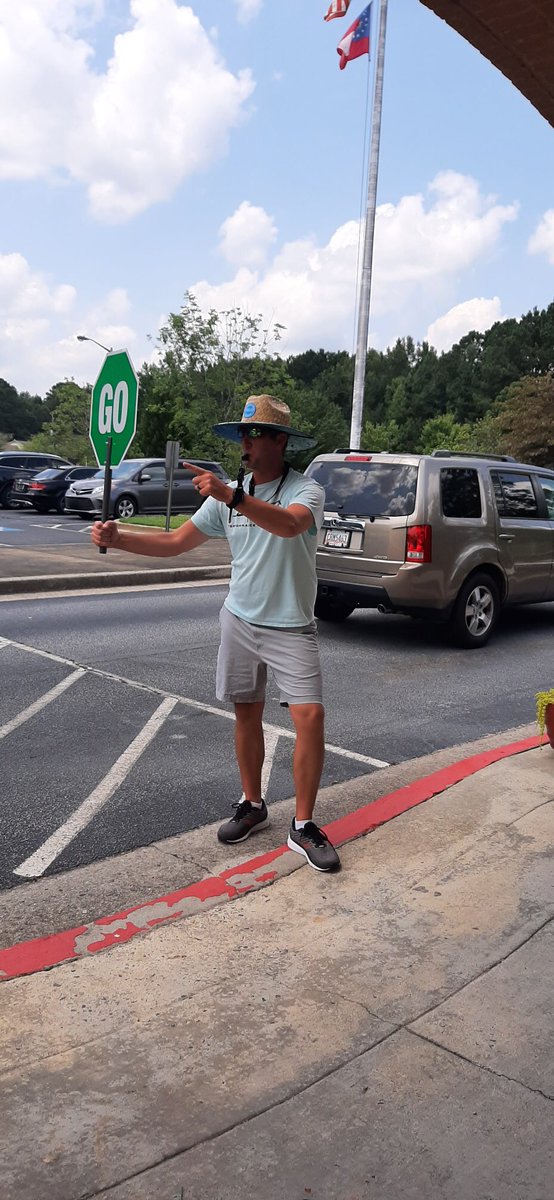 Our afternoon car rider line has been a little long during this first week of school, but we have an amazing staff trying to make the process run as efficiently as possible. Just LOVE this Suns staff! #winningTOGETHER #SUNSlead