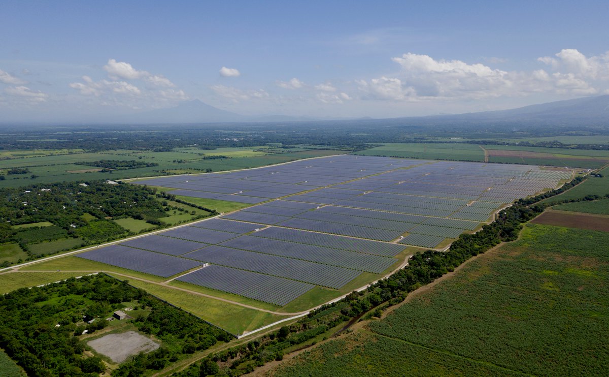 NEOEN_SV's tweet photo. ¡Neoen inyecta la energía más competitiva de El Salvador! ⚡️

Nuestras plantas, que abastecen el 7% de la demanda, están construidas para operar en el largo plazo. Pronto incrementaremos nuestra capacidad en baterías lo cual permitirá mayor generación renovable en el país. https://t.co/rdWr1ifYqL