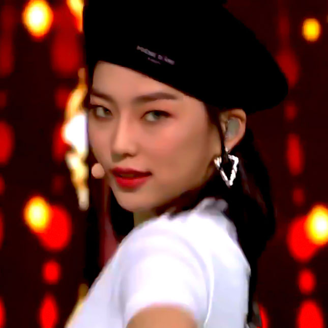 clcfeed's tweet image. yeeun is a work of art