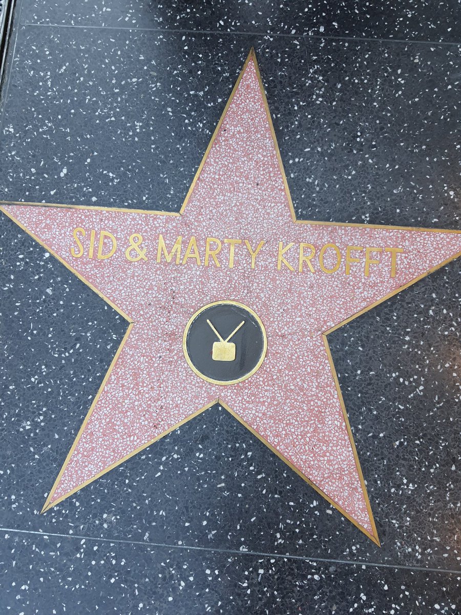 morrowchris's tweet image. A fun discovery outside Funko Hollywood.
#FunKon2021