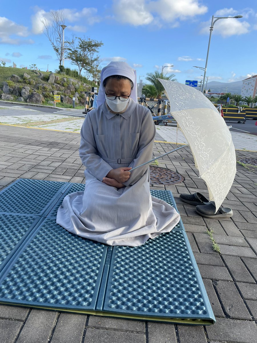 길 위의 신부 tweet media