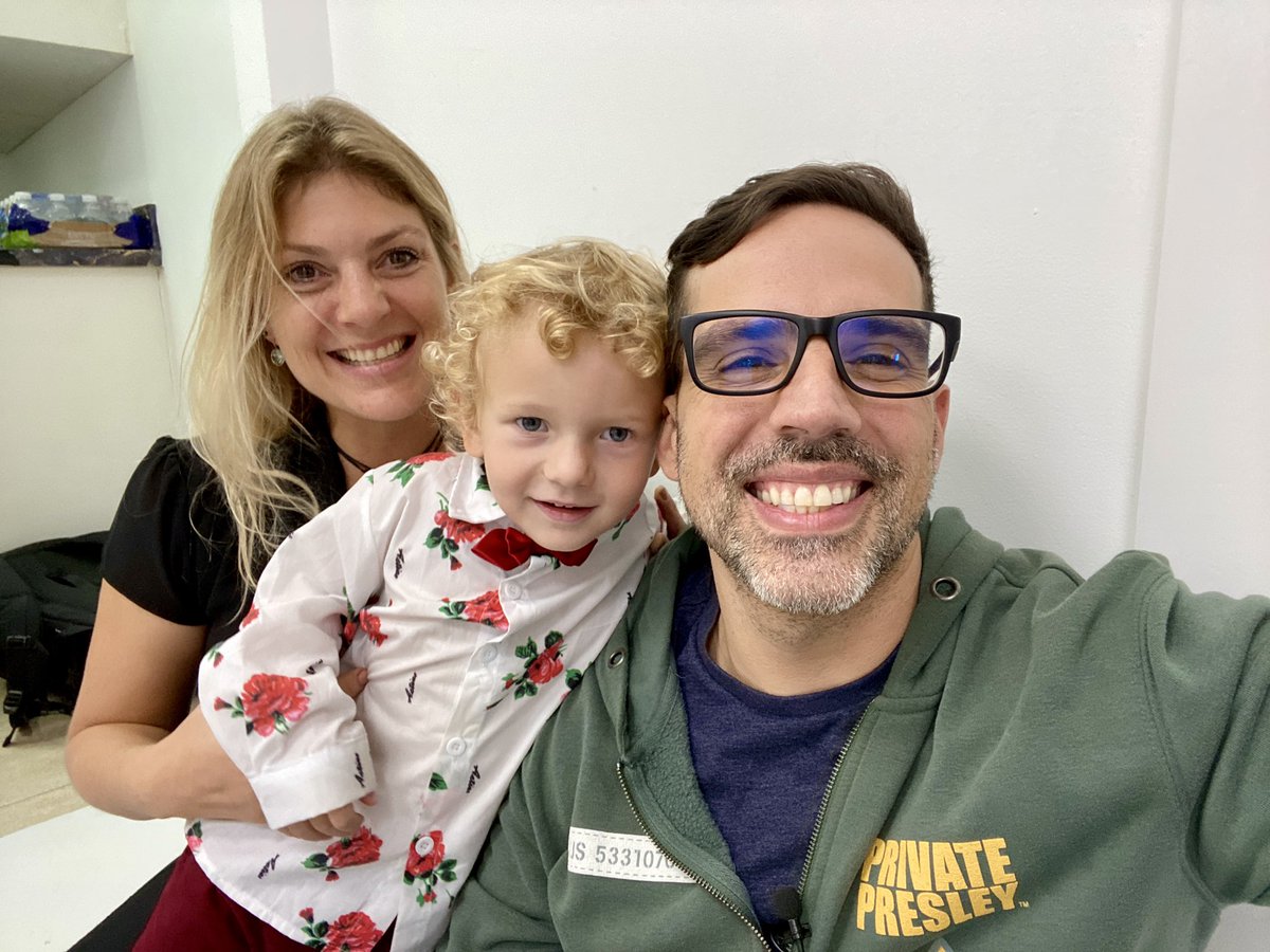 LuisOlavarrieta's tweet image. Les presento a los nietos del gran Renny Ottolina. 

Este domingo a las 8 de la noche, por mi canal de YouTube, una entrevista bien reveladora sobre el número uno de la televisión venezolana. 

Los espero. 🙏👓