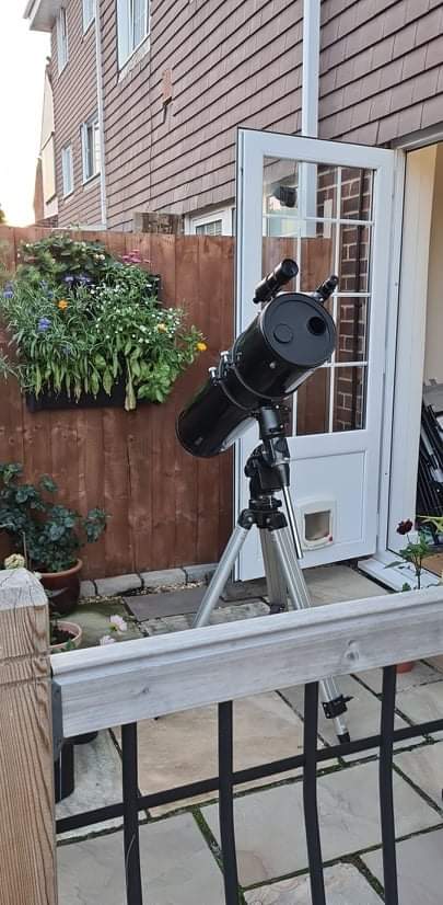 MrsMcScience's tweet image. Got this set up earlier ready for #stargazing with my husband and son tonight. My son is 6 and is space mad. My dept at school wanted the telescope out of the way and asked if anyone wanted it. Of course I said yes! #telescope #science #astronaut #wannabeastronaut #scienceteacher
