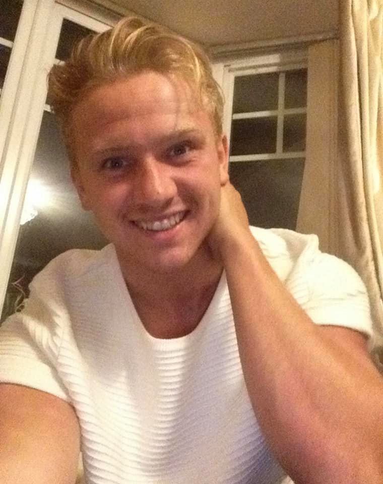 elle_starkie's tweet photo. Have you seen RAF Gunner Corrie Mckeague? Do you know anything about his disappearance? If so please get in touch with @nicola_urquhart who is Corrie’s Mum, please retweet with the hashtag #findcorrie SOMEONE KNOWS, DID YOU SEE CORRIE THAT NIGHT, COME FORWARD AND TALK TO HIS MUM https://t.co/hIKuNDuf50