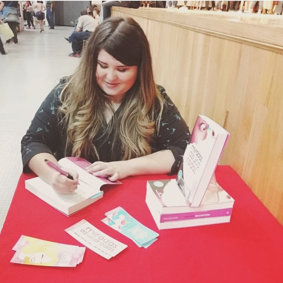 NovaCasaEditors's tweet photo. No decimos adiós, si no hasta pronto @ZelaBrambille vuela tan alto como siempre lo hiciste. 

Gracias por dejarnos un legado tan grande, como fueron tus libros. Te extrañaremos mucho. 

En paz descanses. https://t.co/paQL4I53UH