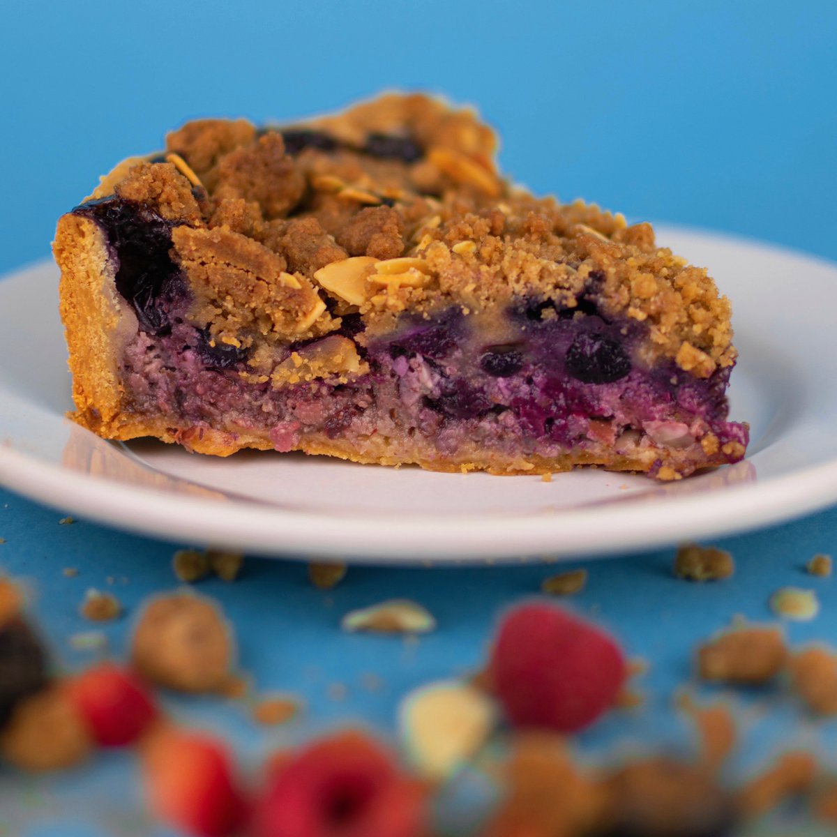 •Tarta de frutos rojos con crumble de canela y almendras 🥧🍓🫐•
-
Disfruta una dulce tarde para iniciar bien la semana ✨🍃
-
#LaPasión #PasteleríaFina #Tarta #FrutosRojos #Crumble #Pastelería #Repostería #Europea #Oaxaqueña #Oaxaca