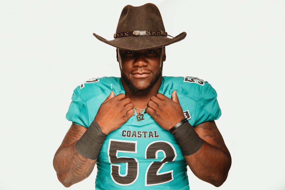 cjb52_'s tweet photo. You can take the kid out the country but you can’t take the country out the kid! 🤠
#Seeyouguyssoon 💚 https://t.co/dgSluTRJeB