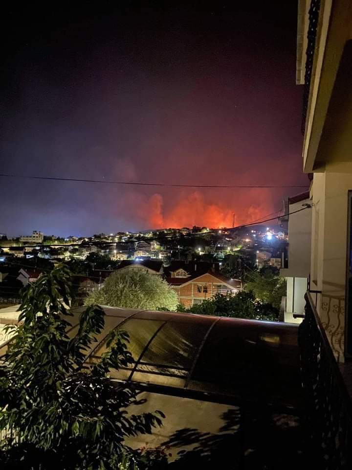 gievskam's tweet photo. Most of the people have left their homes, and some of those who stay are fighting for their homes by their own because we do not have functional firefighting aircraft or helicopters.We need internacional help!!!⚠️⚠️⚠️
Kočani, Macedonia
#Macedonia🇲🇰 https://t.co/6Rr8z630tF