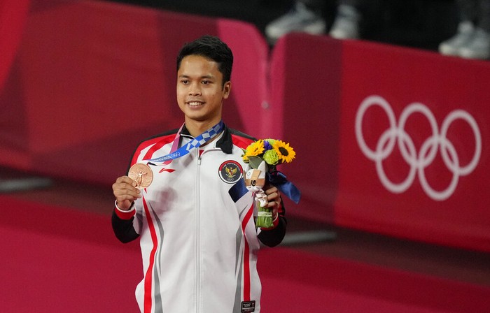 WeLoveASEAN's tweet photo. Latest #Olympics #Tokyo2020 Medalists from ASEAN countries #OlympicGames

🥇Gold:
Badminton - Women's Doubles
Greysia Polii/Apriyani Rahayu 🇮🇩

🥉 Bronze:
Badminton - Men's Doubles
Aaron Chia/Soh Wooi Yik 🇲🇾

Badminton - Men's Singles
Anthony Ginting 🇮🇩

We ❤️ #ASEAN #WeLoveASEAN https://t.co/lrLUb4MG7q