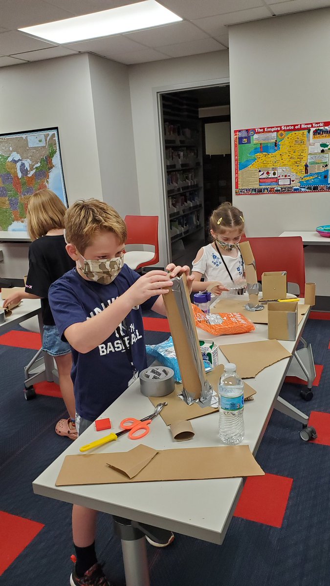 MediaCenterWss's tweet photo. @LeRoyWSS Day one of Amusement park engineering! We designed tower drop rides using pulleys. https://t.co/xGUMWUy9Ww