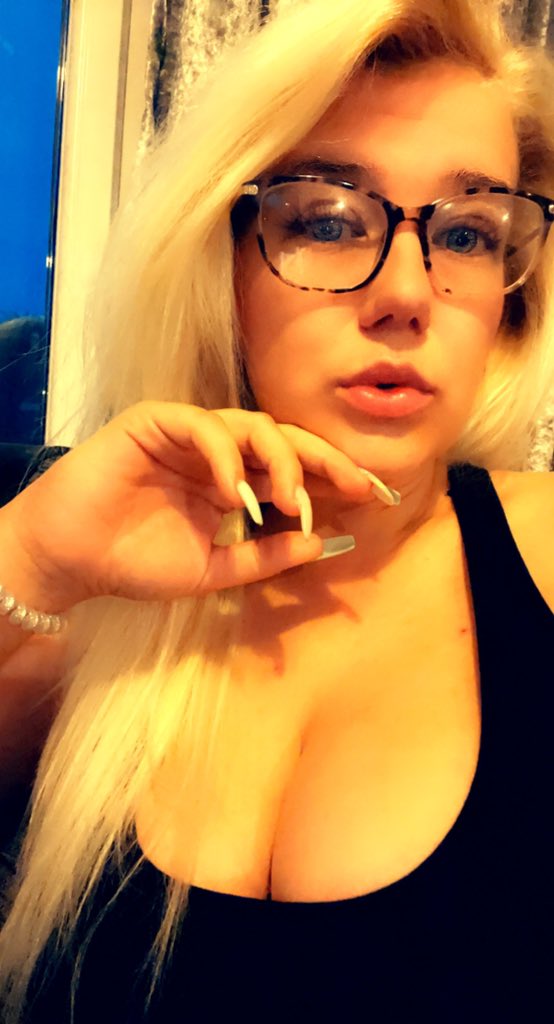 Need to play with myself to stop feeling poorly 🤒. Send me some inspiration on onlyfans or frisk I want to hear what you would do for me 😍 make me cum I’ll show you ❤️.       frisk.chat/amyssecretx.              onlyfans.com/u147578171