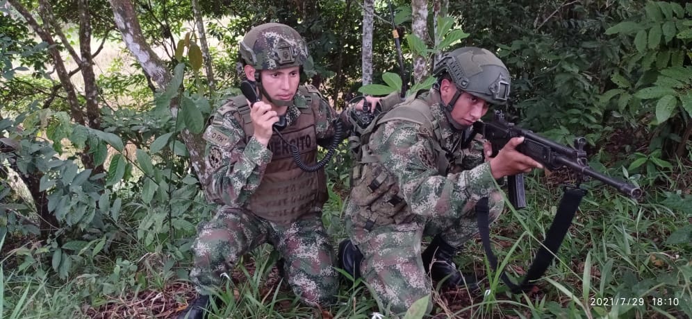 Ejercito_Div6's tweet photo. Seguimos en el Dpto. del #Caquetá con el compromiso firme de combatir todos los factores de inestabilidad que afectan esta región. #LibertadQueUne https://t.co/Y4pdJsACV8