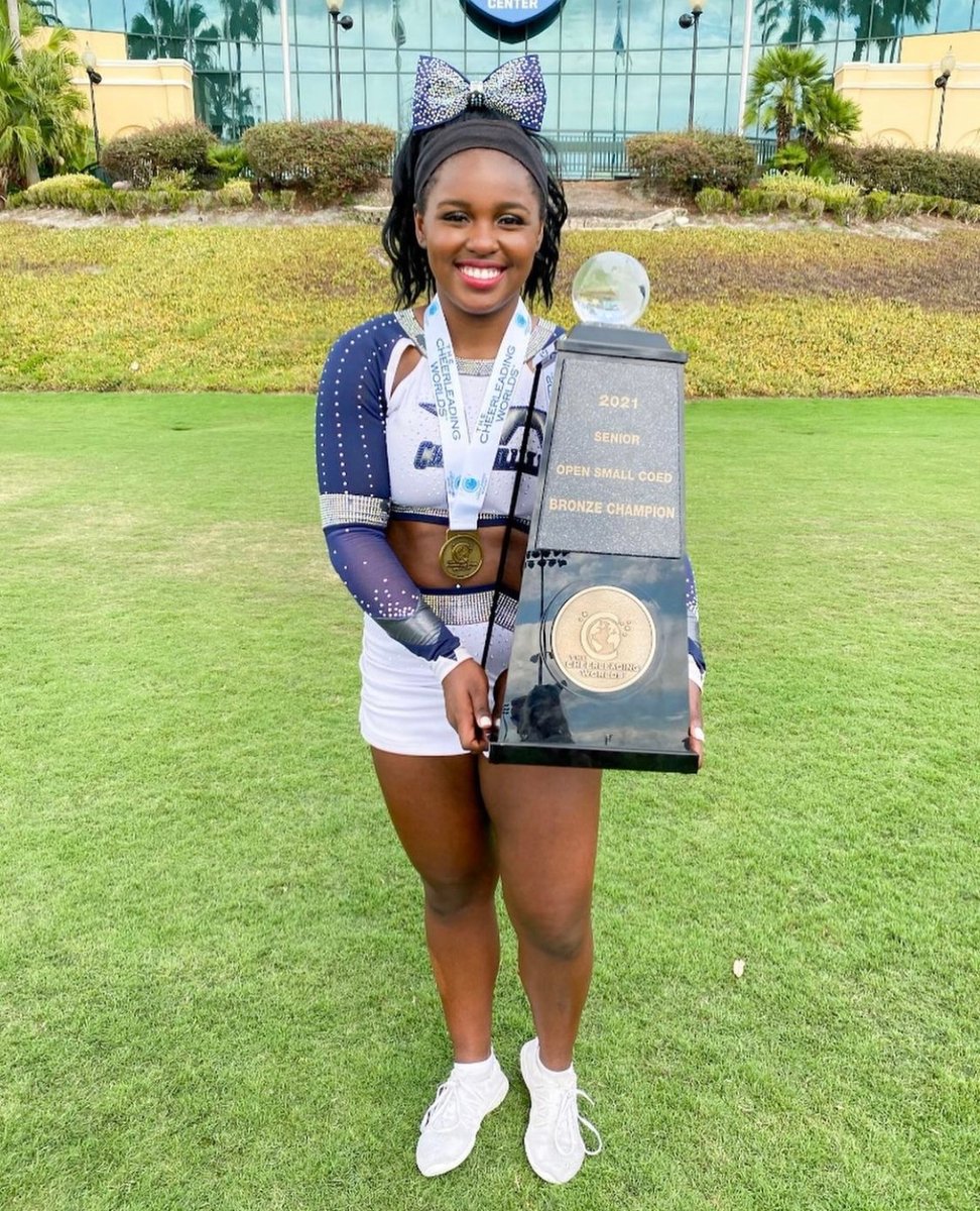TheCheerVille's tweet photo. 💚CHEERVILLE SCHOLARSHIP WINNERS💙

📣Taylor "Buggie" Lark (Hendersonville, TN) -University of Memphis.

📣Jordan Lain (Mt Juliet, TN) - University of Kentucky.

📣Olivia McWilliams (Hendersonville, TN) - University of Alabama.

Congratulations girls! 💚💙 #VillainsDoItBetter https://t.co/HTd0aYMu8c