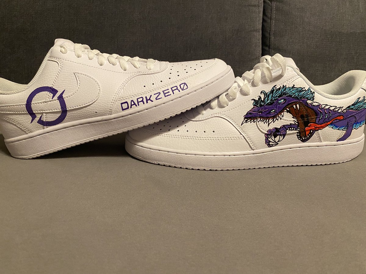 DaAustrian's tweet image. Couldn’t get my hands on a @DarkZeroGG Leviathan hoodie, so my Girlfriend and I decided to make an unique DarkZero/Leviathan art piece for myself!
#GoingDark