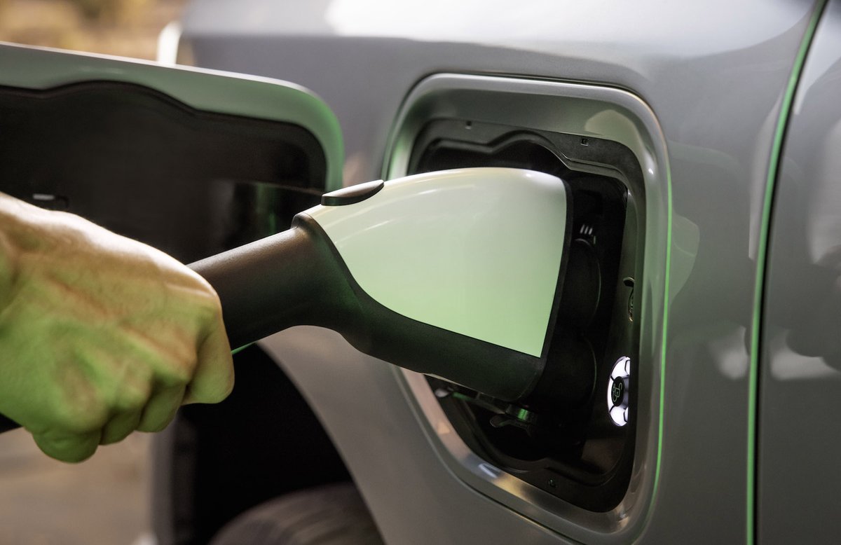 HeadlightNews_'s tweet image. Ford will spend more annually on EVs than ICE-powered vehicles starting in 2023, COO told investors earlier today. Get details at TheDetroitBureau. bit.ly/37gYVgo #FordEVs #Ford #ElectricVehicles