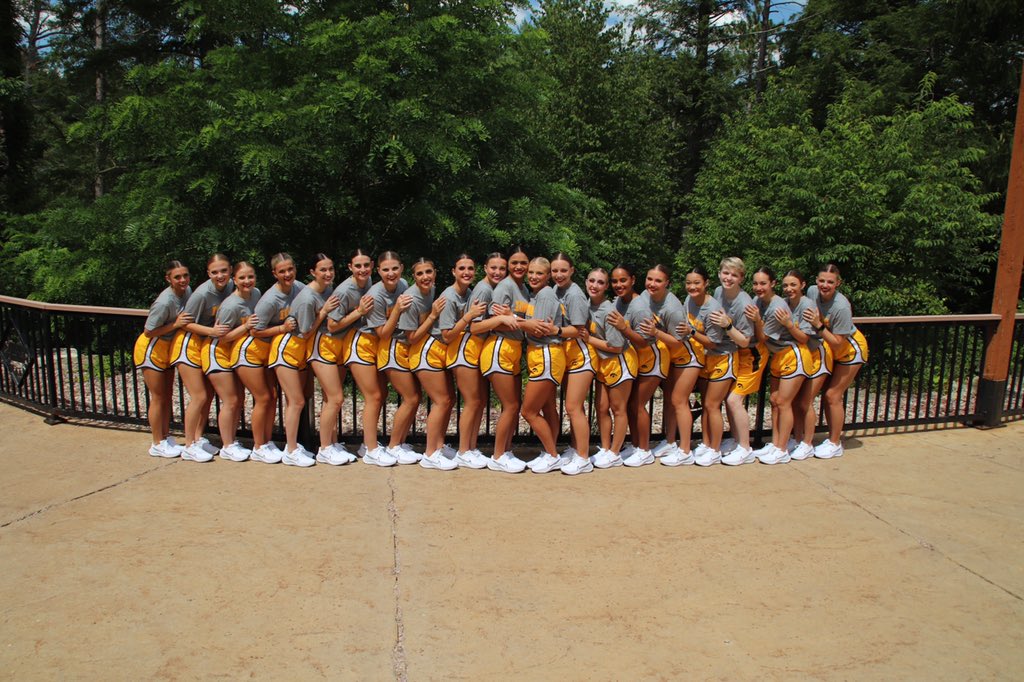 IowaDanceTeam's tweet photo. Day 1 of @UDAnews Camp! https://t.co/cCDFdd3Ufw