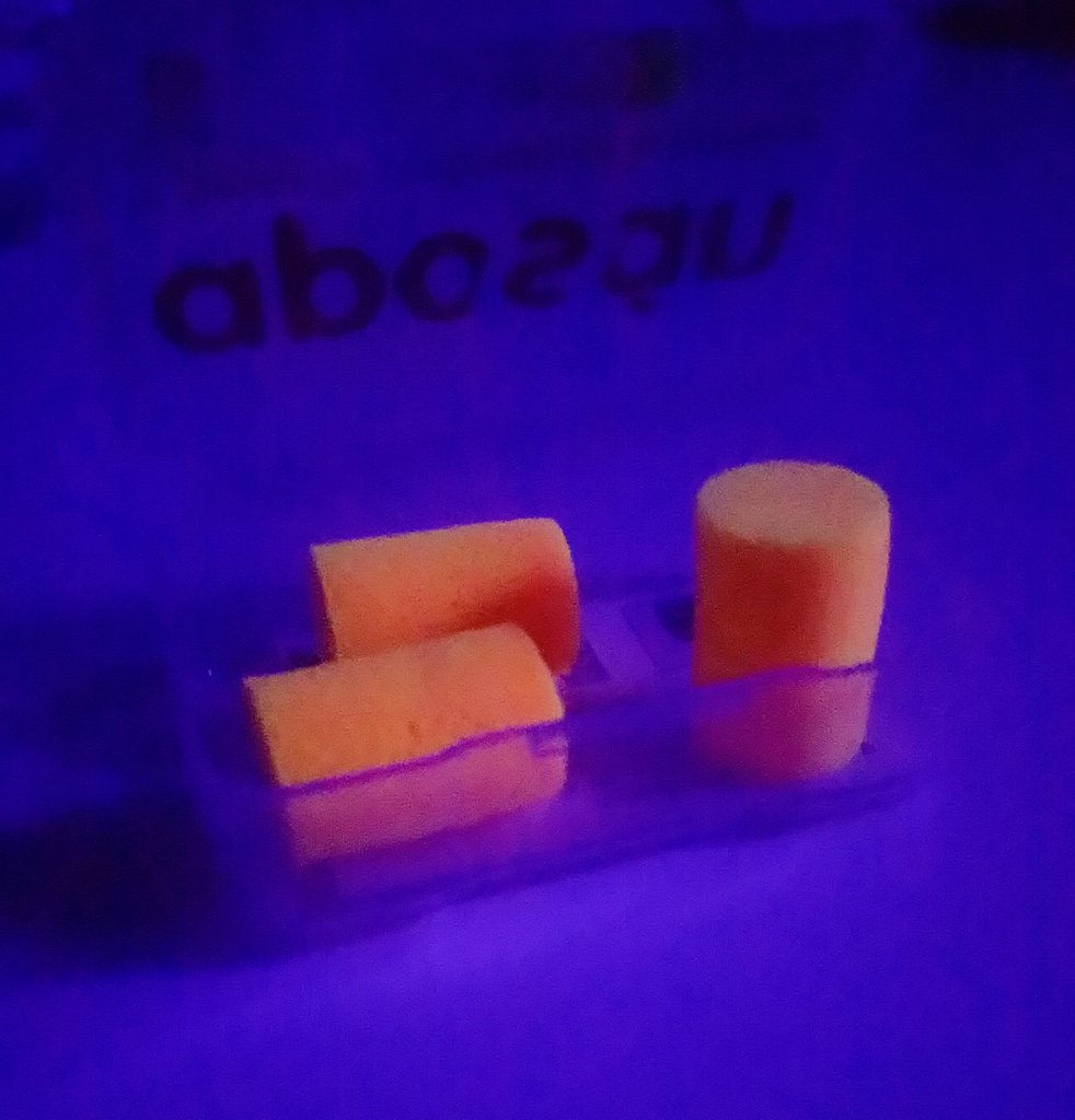 AnishaCartoons's tweet image. I think I bought radioactive earplugs 🤯 #sobright #glow