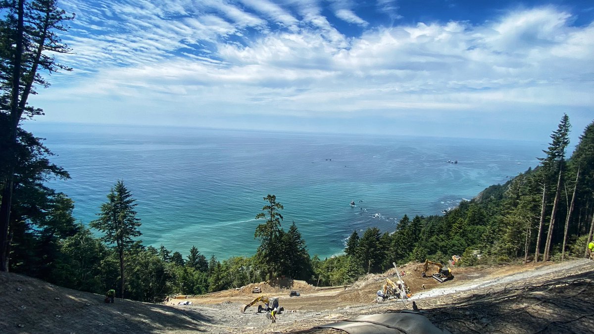CaltransDist1's tweet photo. A view from the top of the slope at Last Chance Grade, located on U.S. 101 south of Crescent City. The complete work schedule is available on our Facebook/Twitter accounts or you can visit https://t.co/RHCf2KpluK for project details. #hwy101 #DelNorte #LastChanceGrade https://t.co/GfVIvOFaeY