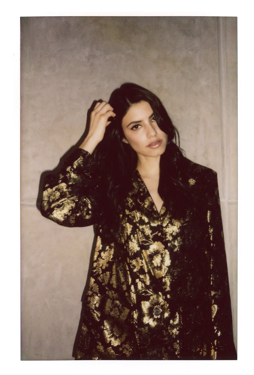 JuliantinaFanJr's tweet photo. Ya vieron los fotones de @barbara_lopez21 para @VogueMexico? 😍💖 https://t.co/hJfLQTMX0r