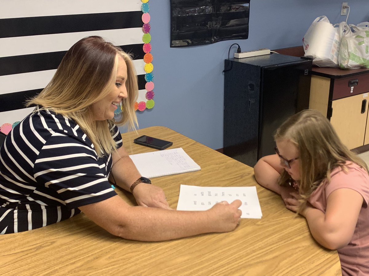 DVUSD's tweet photo. @HLS_DVUSD students are having a “Beary” good first day! 🐻 ✏️🍎#HLSBears #Extraordinary #firstdayofschool https://t.co/9682i5MWTF