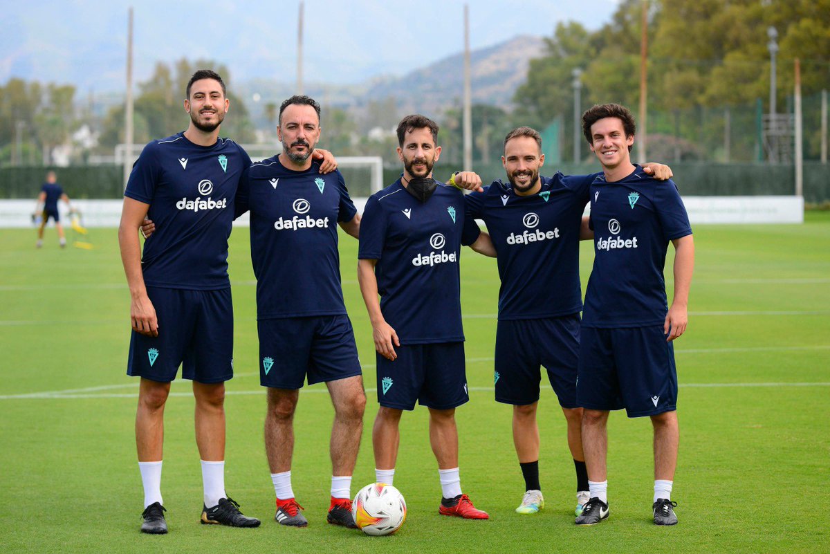 Pablo7Fdez's tweet photo. Muy buena semana de trabajo en Marbella. Seguimos preparándonos para el inicio de temporada. 

🏋🏻‍♂️🔋🛠❄️

@Cadiz_CF #preseason #recovery https://t.co/8uRpcQXluT