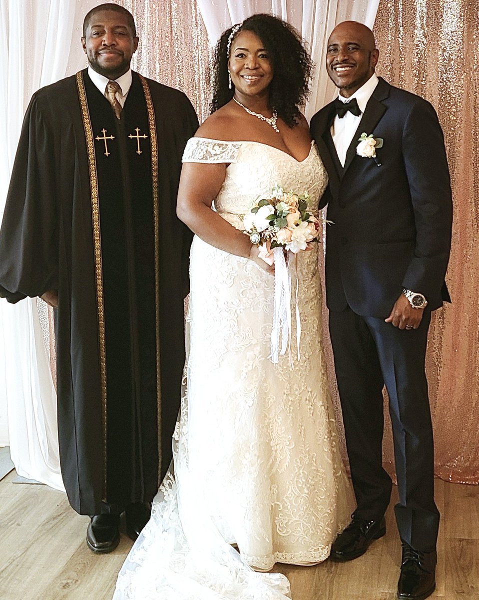 PastorDonovan's tweet photo. Congratulations to the newlyweds, Yumaka and Garrick! It was an honor to serve. #love #Lawtons #matrimony https://t.co/RTZhDiJB1V