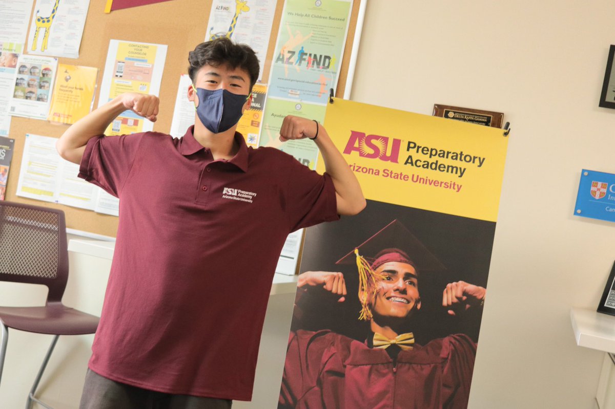 BarcaAcademyAZ's tweet photo. Forks up for the first day of school! 🔱🔵🔴

Glad to be back in the classroom! 

#PrepsFirstDay | #BarçaResidencyAcademy https://t.co/5Y2opygYb4