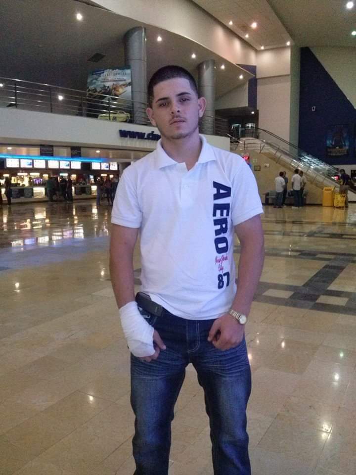 VergotasH's tweet photo. Macho hetero de rancho y de verga peluda y rosita me manda fotos de su miembro cabezón bien parado, con ganas de que me haga un hijo, esta riquísimo el cabron, ¿les gusta? 🍆 https://t.co/UsKI7vNxpR