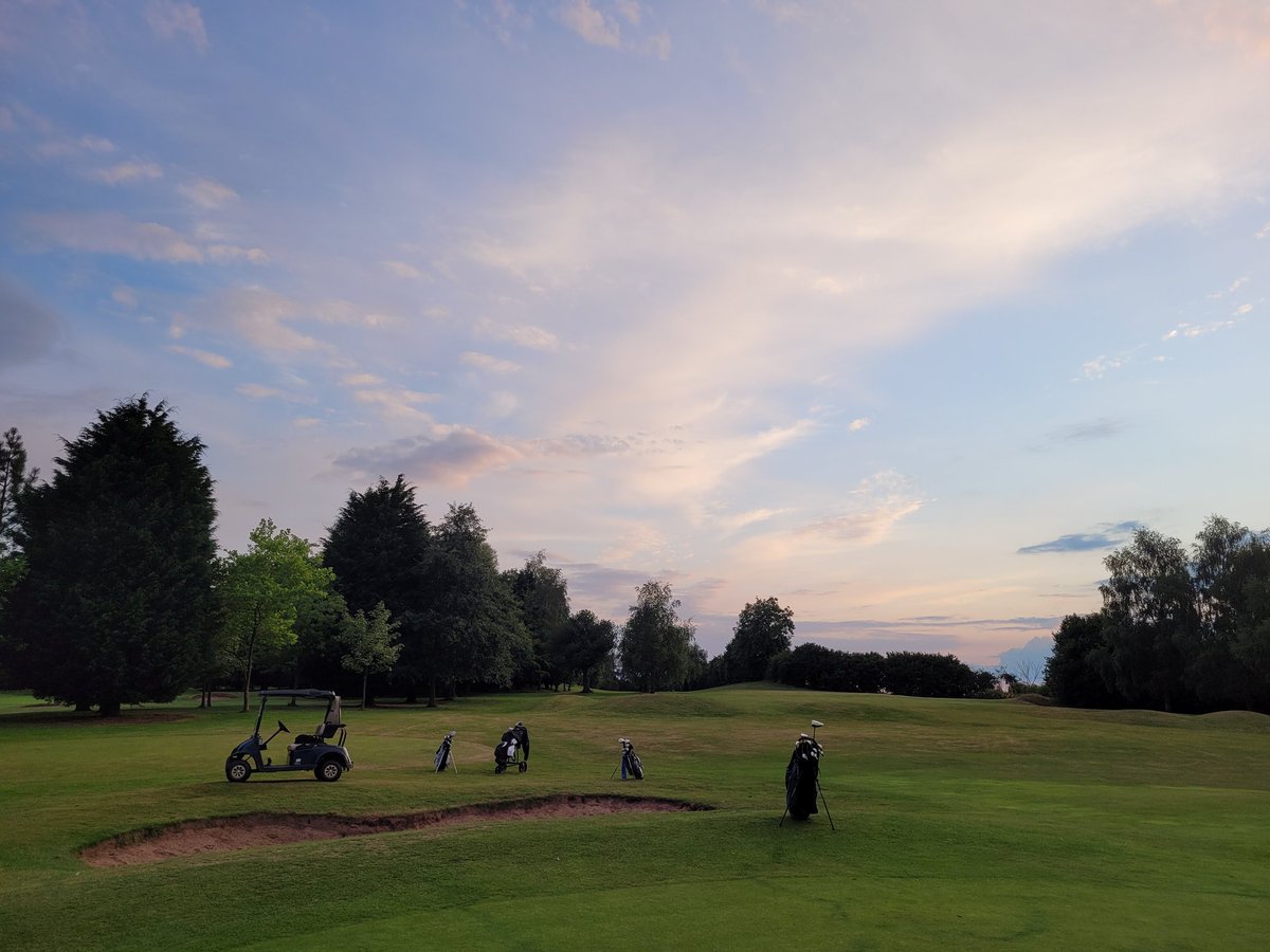 EmmaOffTwitr's tweet photo. Not a bad night for nine holes (and a lesson) @BromsgroveGolf π #MondayNightIsGolfNight https://t.co/WC9zFVXPrI