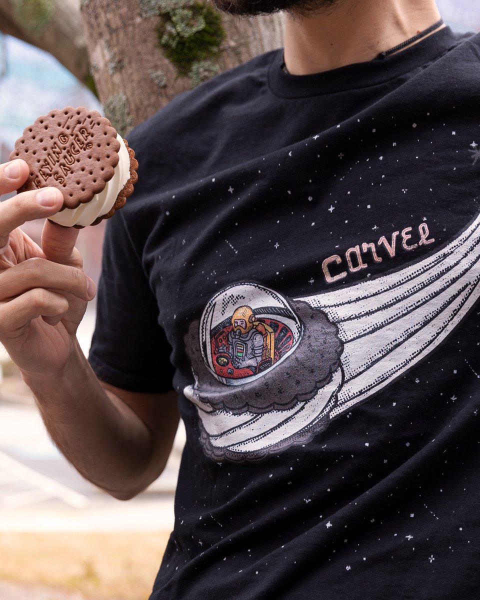 Celebrating the 70th anniversary of the #flyingsaucer on #NationalIceCreamSandwichDay in true Carvel fashion. 😎
