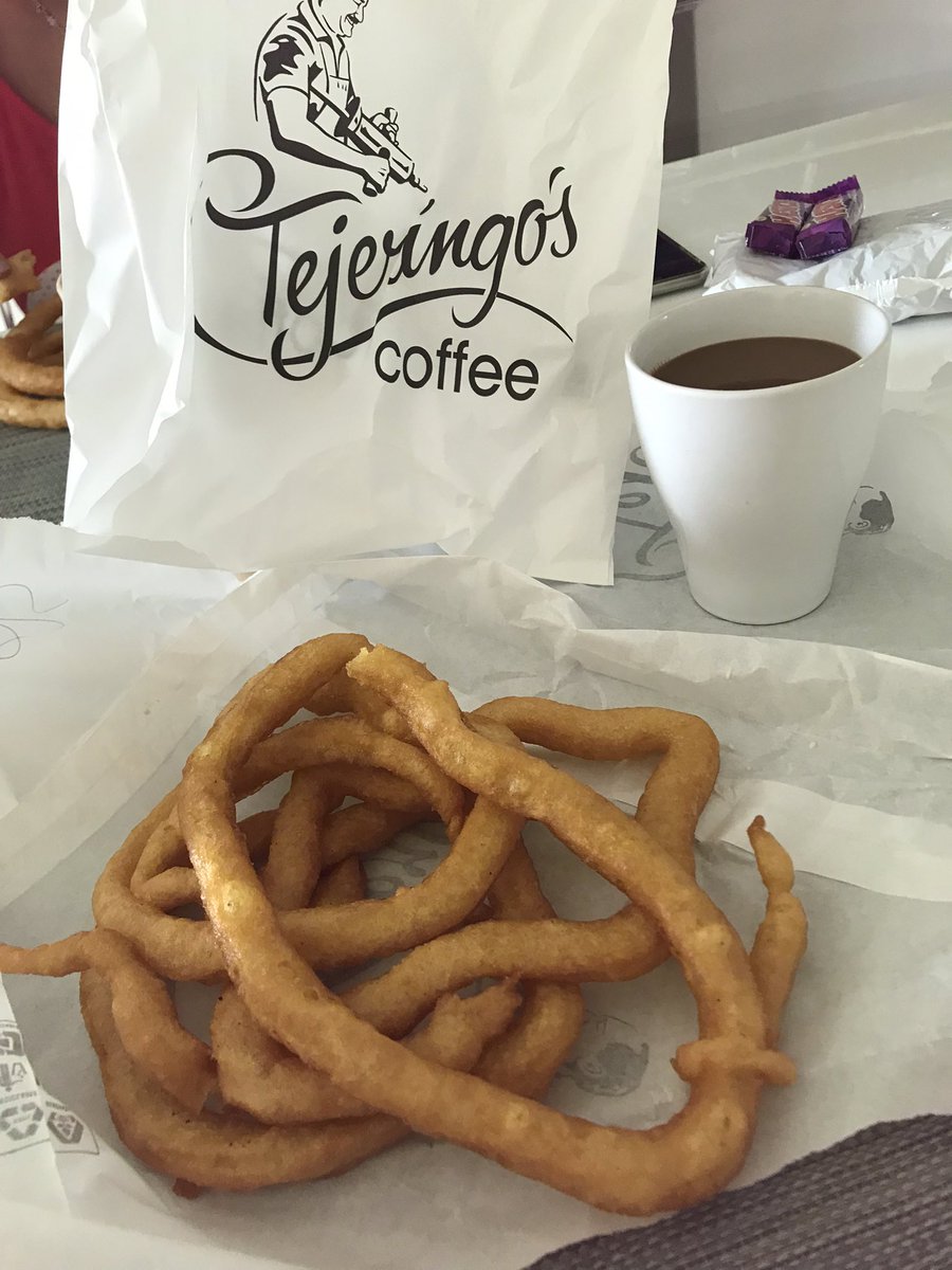VI. Churriana. Churrería el artesano. los churros (tejerinos) más ricos del verano… con su chocolate espesito….    Por Málaga tienen diferentes locales de la cadena “Tejerinos coffee”, pero el único que tiene #singluten es el originario en Churriana