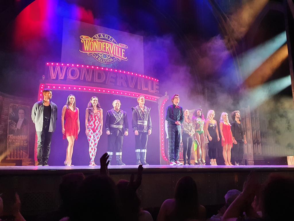 What a show!!! Absolutely loved @WondervilleLive this evening. Superb performances by @bigcox @YoungandStrange @EdwardHilsum @KatHudsonMagic @SymoneArtist @EmilyEngland__ & all the cast & crew. Conjure up a ticket today for a Wonderville time! #WondervilleLive #BackOnStage
