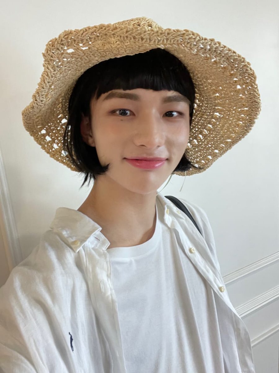 pequitalover's tweet photo. Hyunjin es Best boy, se imaginan lo maravilloso que se verá nuestro Best dancer en el comeback?, Es que él es tan beautiful https://t.co/TjmgHqHEnf
