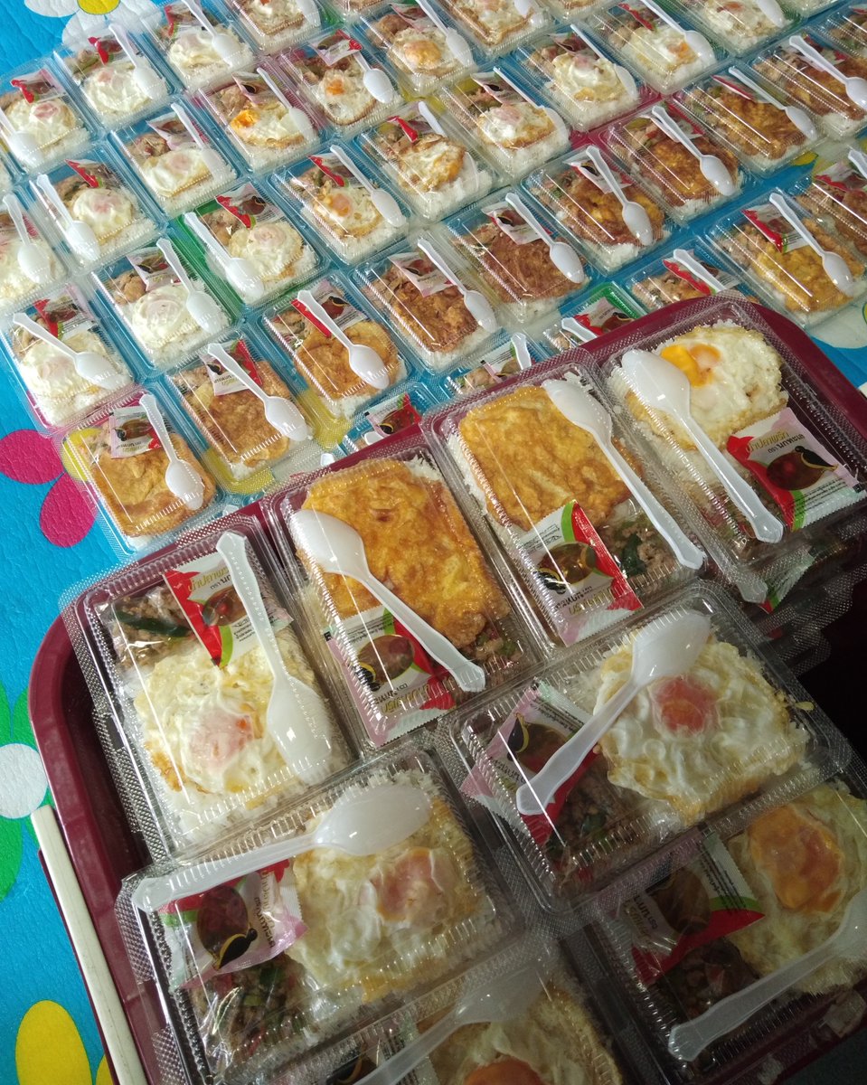 snapfeel_'s tweet photo. รับทำข้าวกล่อง 25บาท 
ขั้นต่ำ20กล่อง มารับเองไม่มีขั้นต่ำ
ข้าวเหนียวปิ้ง 5บาท มี3ไส้

มีไข่ดาว/ไข่เจียว พริกน้ำปลา ช้อนให้ทุกกล่อง แยกกับได้

ทำแจกมีบริการแจกฟรีระยะใกล้ ถ้าระยะไกลคิดค่ารถค่ะ ถ่ายรูปจำนวนของ+ตอนแจกให้ค่ะ
#ทวิตดีคนรีน้อย #อร่อยบอกต่อ #รับทําข้าวกล่อง #ข้าวกล่อง https://t.co/Oqz9LpGmVf